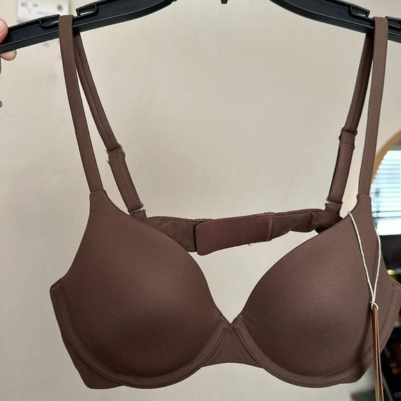 SKIMS FITS EVERYBODY T-SHIRT BRA NWT - OXIDE size 32A - Picture 4 of 7